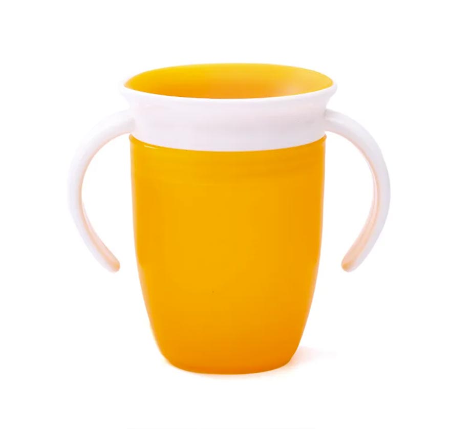 un gobelet orange étanche pour enfant