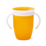 un gobelet orange étanche pour enfant