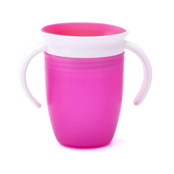 un gobelet rose pour bébé