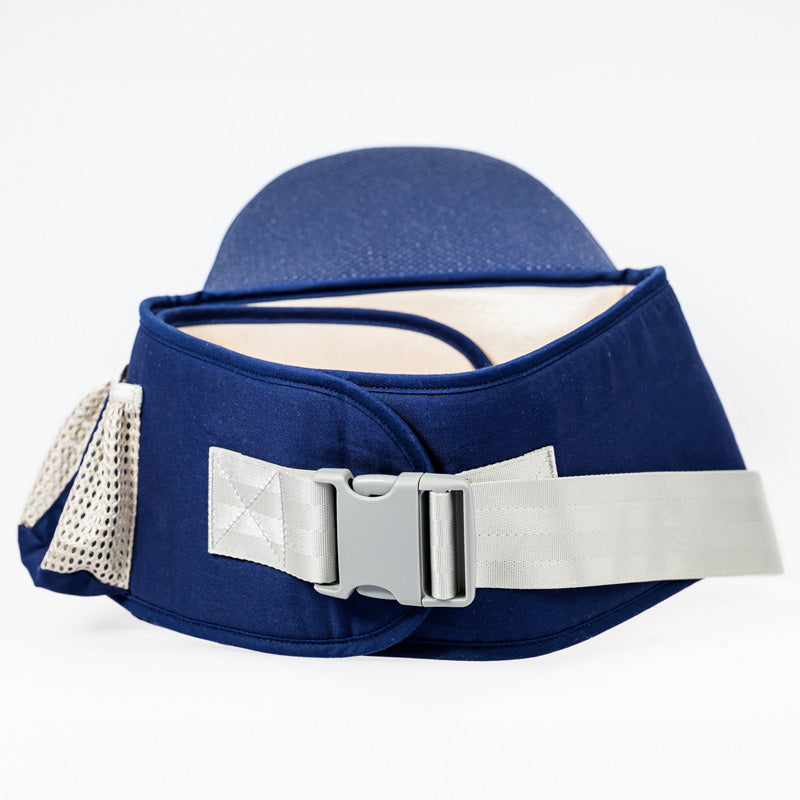 un porte bébé bleu et ses accroches de sécurité