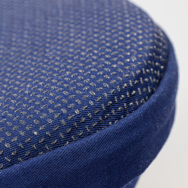 accroches sur l'assise du porte bébé bleu de BEBIJI